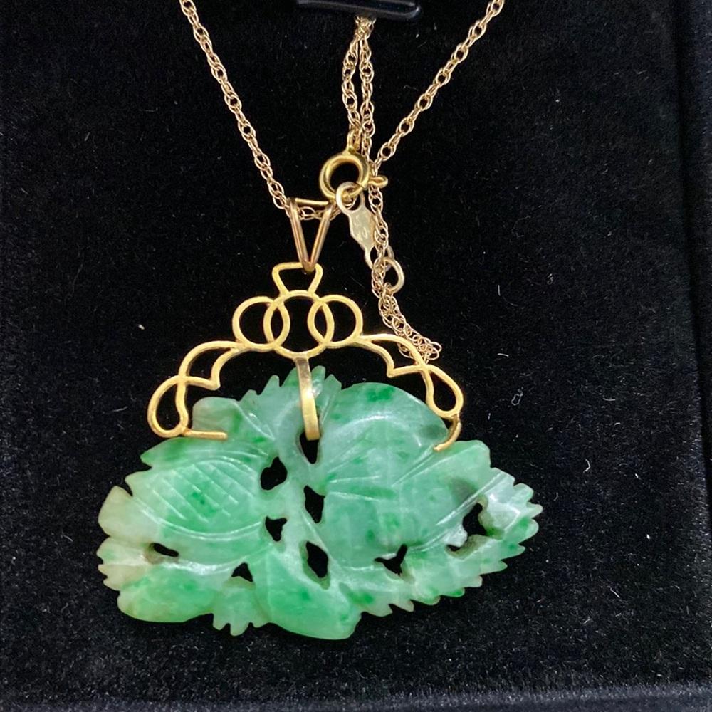 14kt Yellow gold green Jadeite